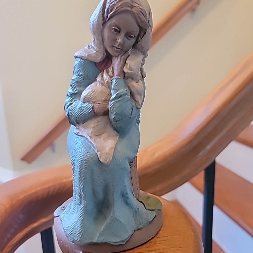 MARY II with Baby Jesus R 1985 Tom Clark Cairn Edition #24 Nativity
